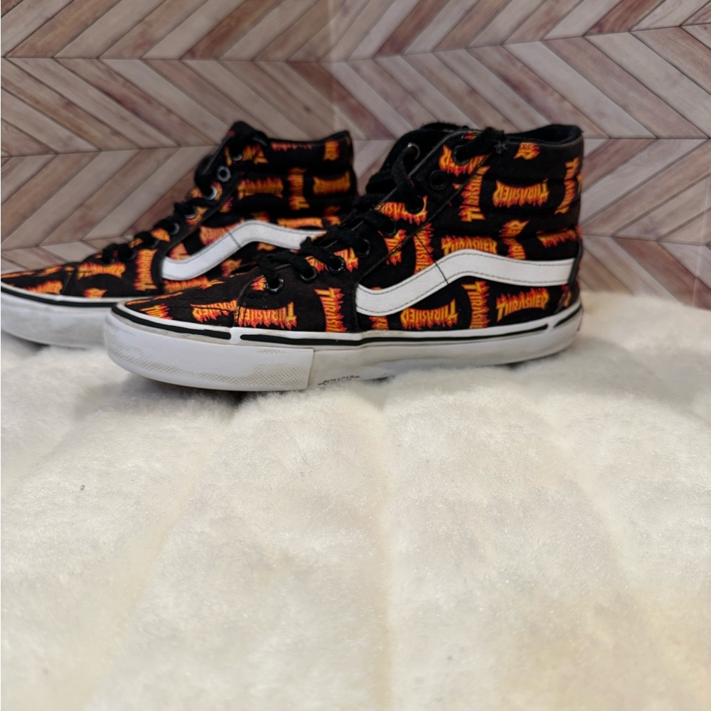Mens 7.5 Thrasher Vans hi top Sk8 laces up